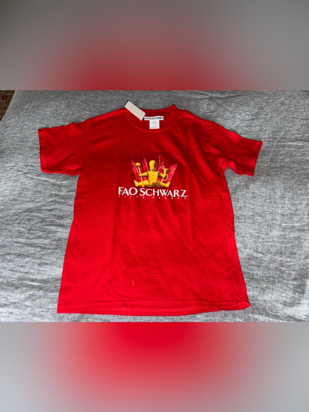 NWT AUTHENTIC KID’S FAO SCHWARZ FIFTH AVENUE T-SHIRT SIZE LARGE